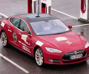 Tesla Model S 稳定行驶 1,900,000 km，仅更换了 4 个电池组及 13 个电机。