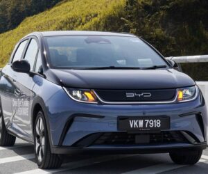 恭喜 BYD！比亚迪 2023 成绩单：售出超 3,000,000 辆车，同比大涨 62.3%，稳坐中国品牌一哥宝座。