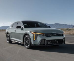 2025 Kia K4 正式登场：1.6T 引擎 + 8AT 变速箱，新一代韩系 C-Segment Sedan。