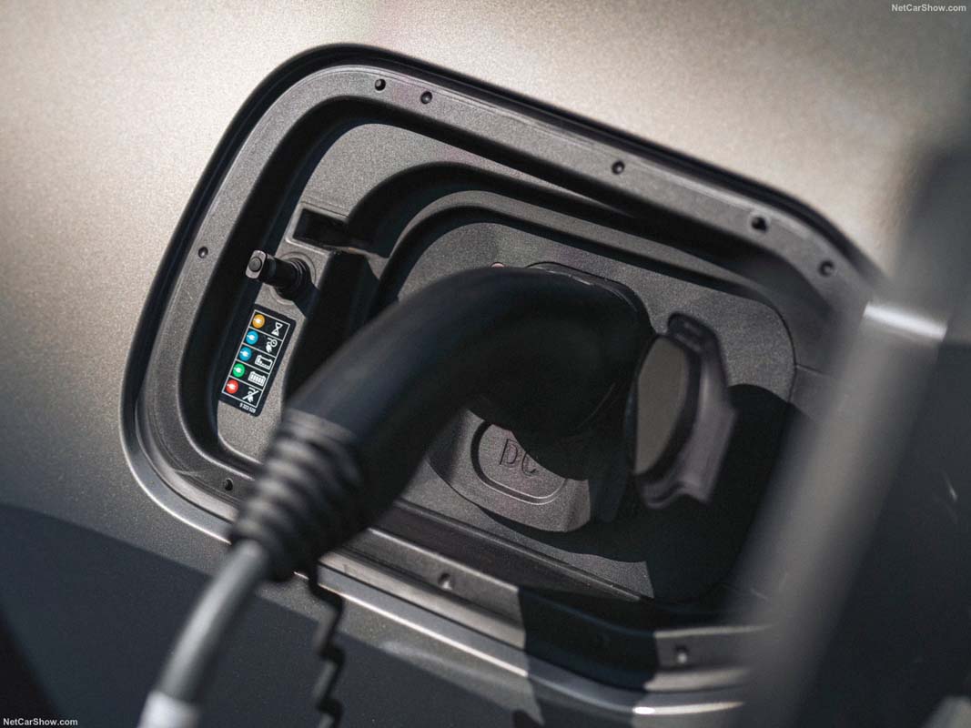 2024 BMW iX xDrive50 现身我国：提升充电速度、最大降价超过RM 60,000！