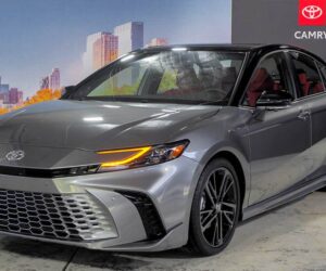 加量不加价！2025 Toyota Camry 美国售价公布：开价约 RM 136,000，对比上一代更加“便宜”。