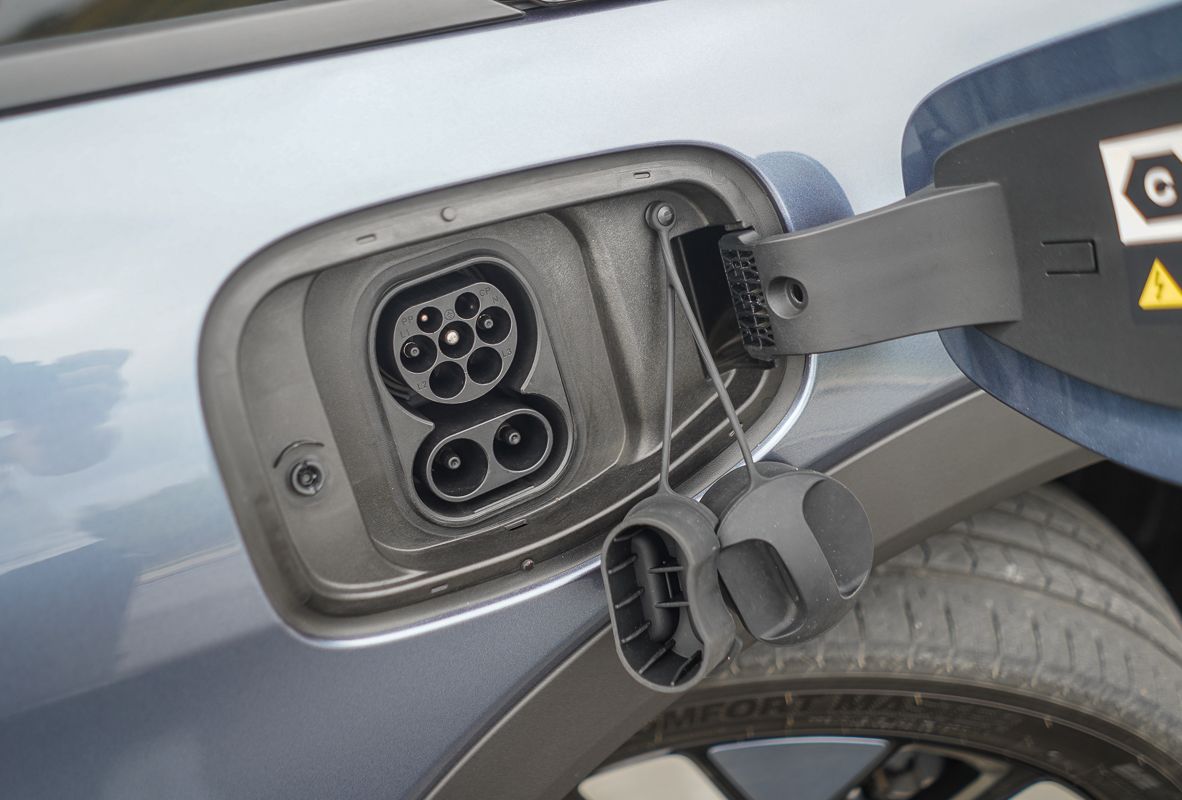 泰规引进的是 110 km 车型，这款车搭载的是骁云-插混专用高效引擎，它是由拥有 43.04% 热效率的 1.5L Turbo 引擎 + PHEV插电式混合动力系统组成，其中引擎可输出 110 Hp + 135 Nm，搭配上电动机提供的 194 Hp + 325 Nm 后，系统综合输出最大马力表现 313 Hp，峰值扭力表现 435 Nm，让到这款车的 0 – 100 km/h 加速只需 8.3 秒，极速可达 170 km/h，虽然性能可能不算太过出色，不过这款车的荷电油耗低至 4.5 L/100 km，同时它搭载 18.3 kWh 的刀片电池，可以支援最高纯电续航 90 km（NEDC 测试标准）。