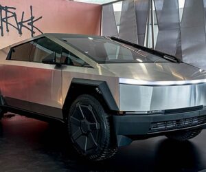 Tesla Cybertruck 大马预览：全尺寸纯电皮卡，零百加速 2.7 秒，最远续航 755 km。