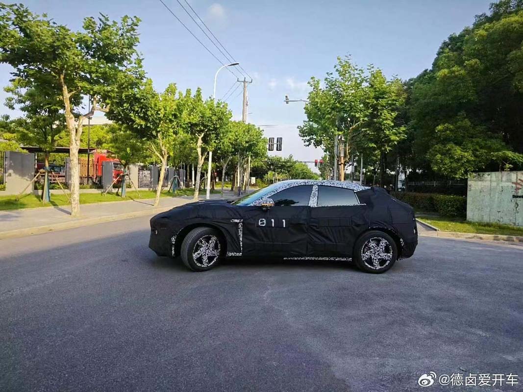 Xiaomi SUV 测试车疑似曝光,外观设计神似 Ferrari Purosangue!
