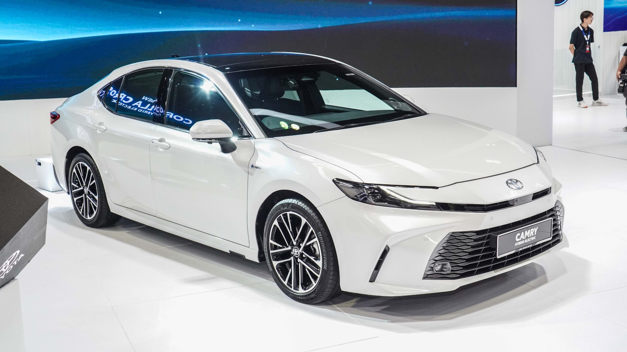 2024 KLIMS:Toyota Camry XV80 正式发布、仅搭载2.5L混合动力引擎,售价RM 248,800起