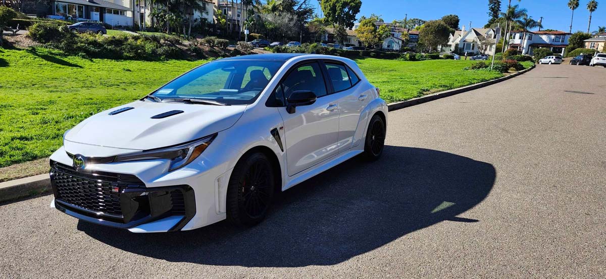 男人到老都是少年!87岁老爷爷购入 Toyota GR Corolla,人生第一辆“四门车”!