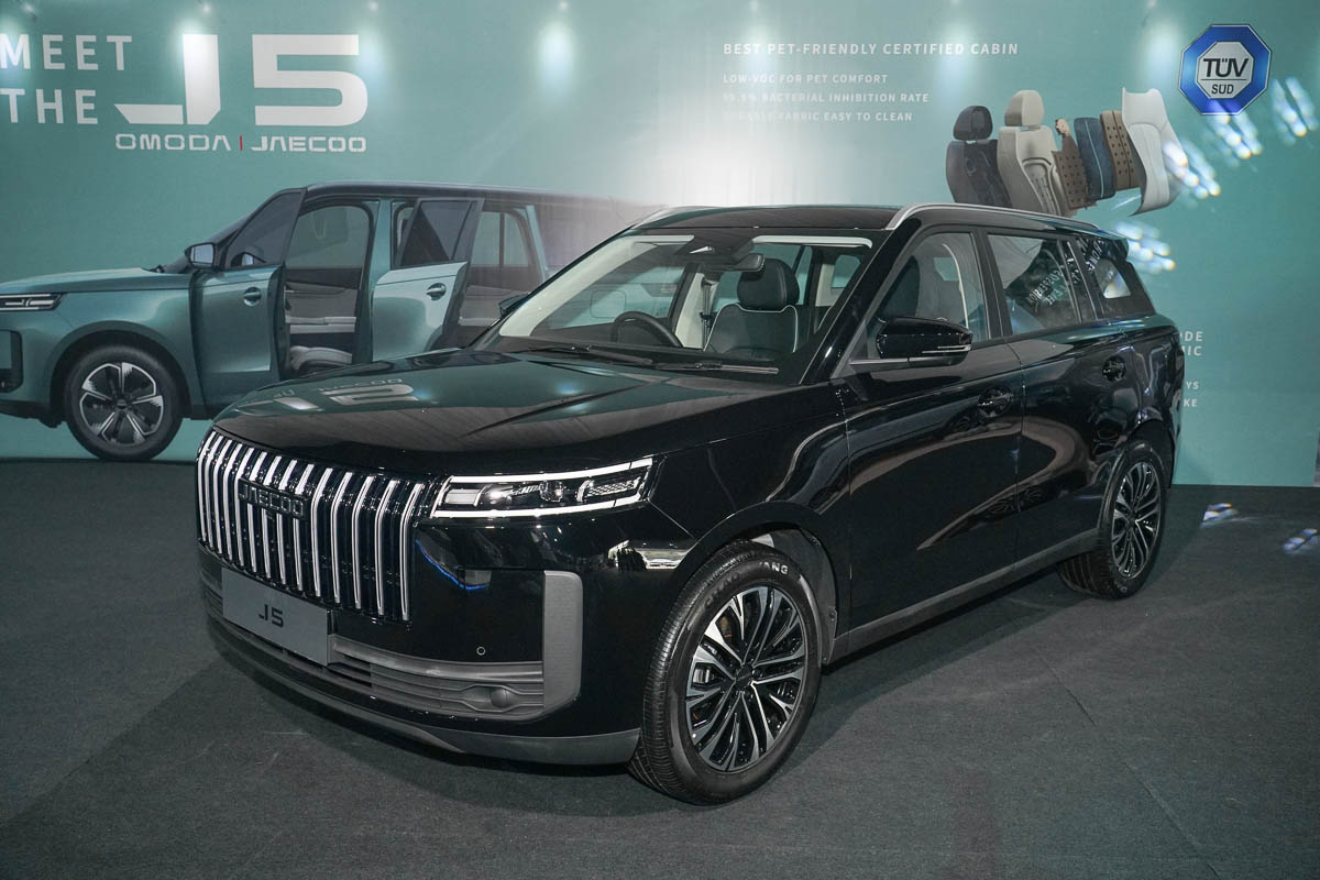 2025 JAECOO J5 现身大马：1.5L涡轮引擎+Multilink 后悬吊、预计售价RM 120,000起！