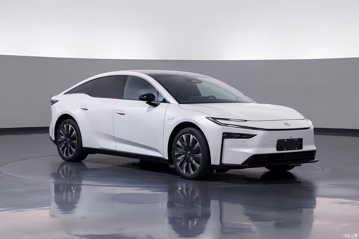 Toyota bZ7 申报图：电动版 Camry 现身、搭载华为电驱+鸿蒙智能座舱！