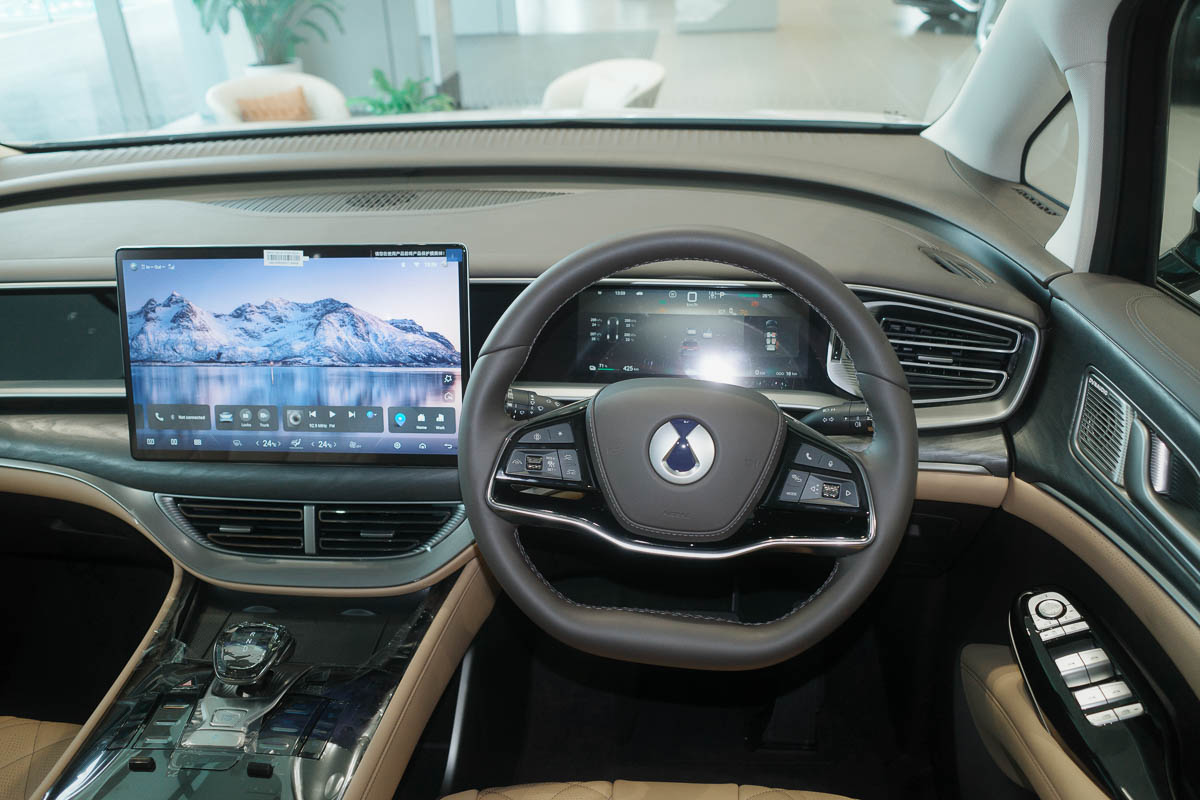 BYD Malaysia 庆祝累计销量突破 20,000 台，现选择 DENZA D9 将可以享有价值 RM5,000 的专属礼包！