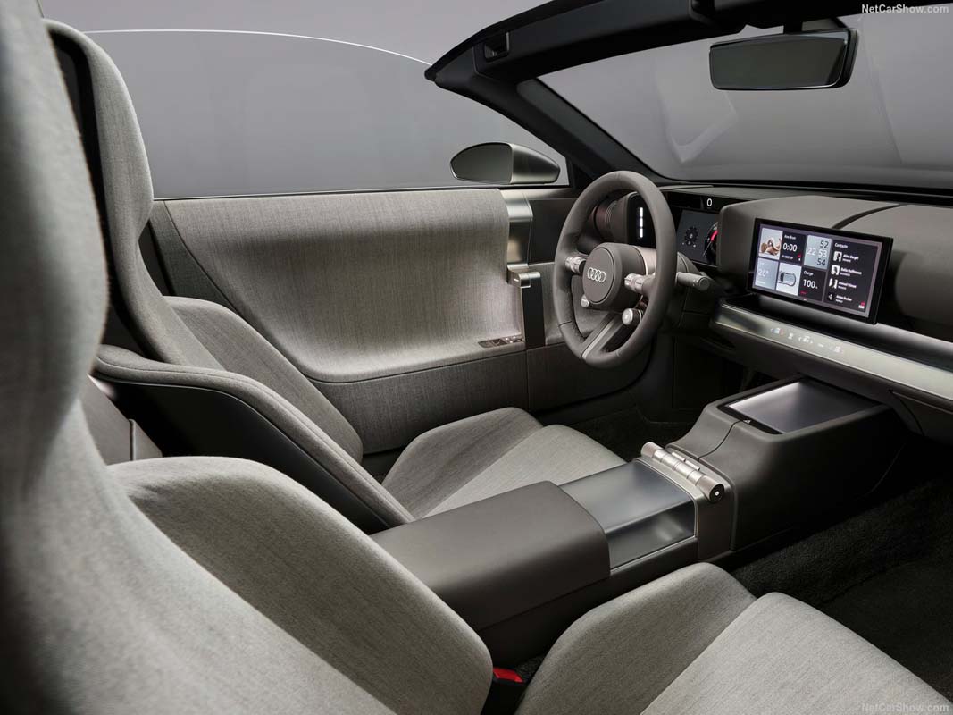 Mercedes-Benz 总设计师:Audi 内装设计过时、BMW 内装设计让驾驶者分心