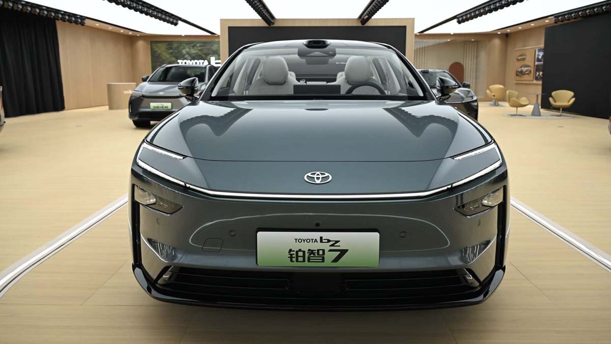 Toyota bZ7 申报图：电动版 Camry 现身、搭载华为电驱+鸿蒙智能座舱！