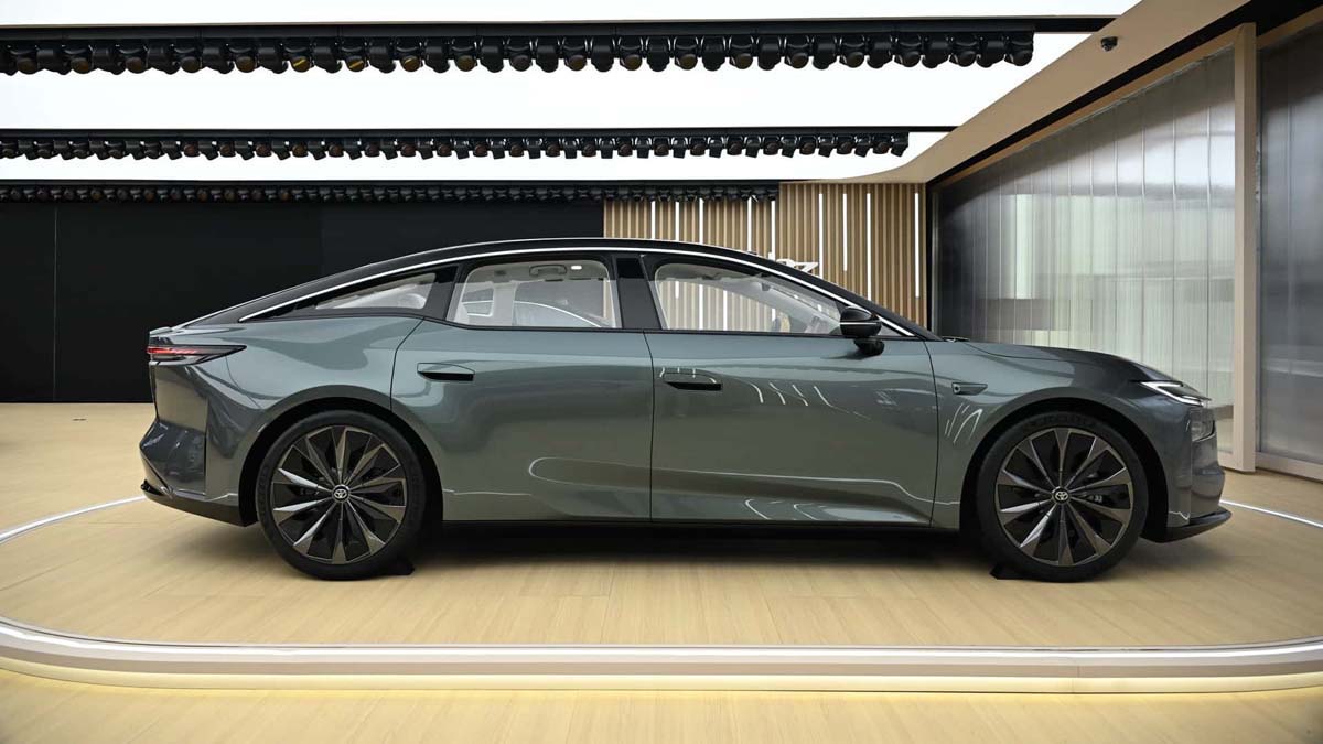 Toyota bZ7 申报图：电动版 Camry 现身、搭载华为电驱+鸿蒙智能座舱！