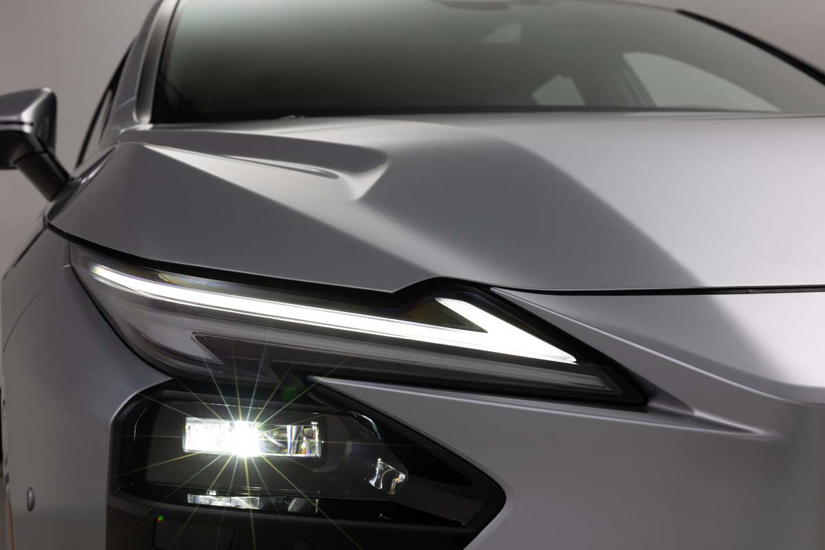 2026 Lexus ES 日本登场：混动/电动双动力选项、日系前卫轿车来了！