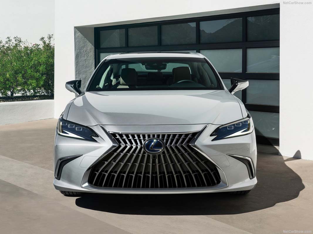 最超值二手车：Lexus ES250，前卫的设计、欧系的底盘和日系的精致！