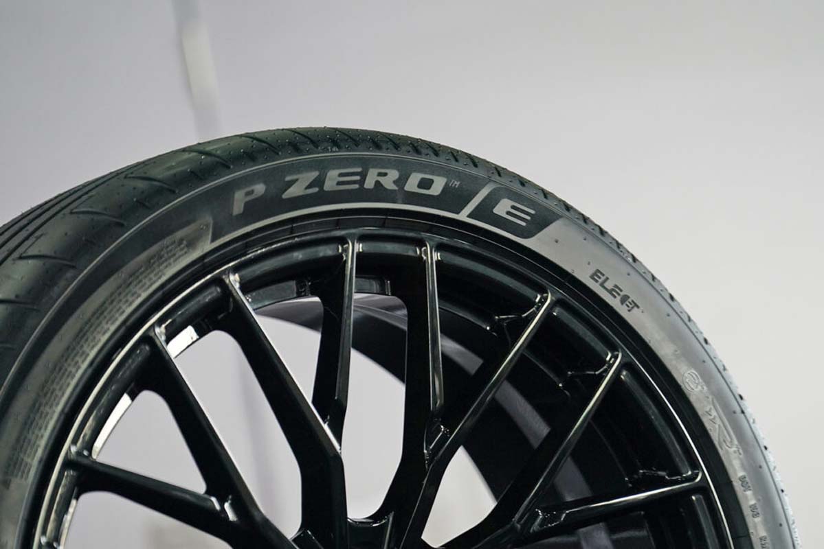 新一代 Pirelli P Zero 正式发布：专门为性能车打造的超级轮胎！