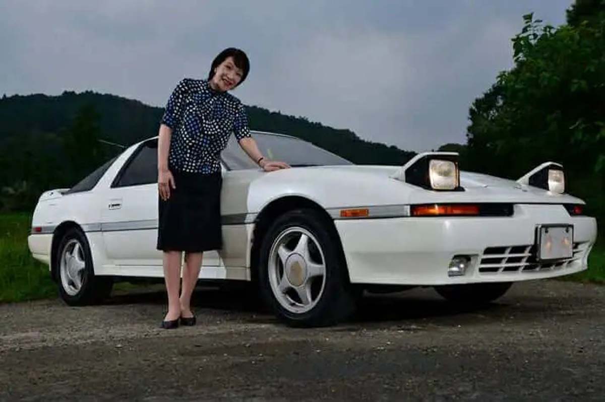 日本新任女首相居然是 JDM 粉丝,并且拥有一台 Toyota Supra A70!