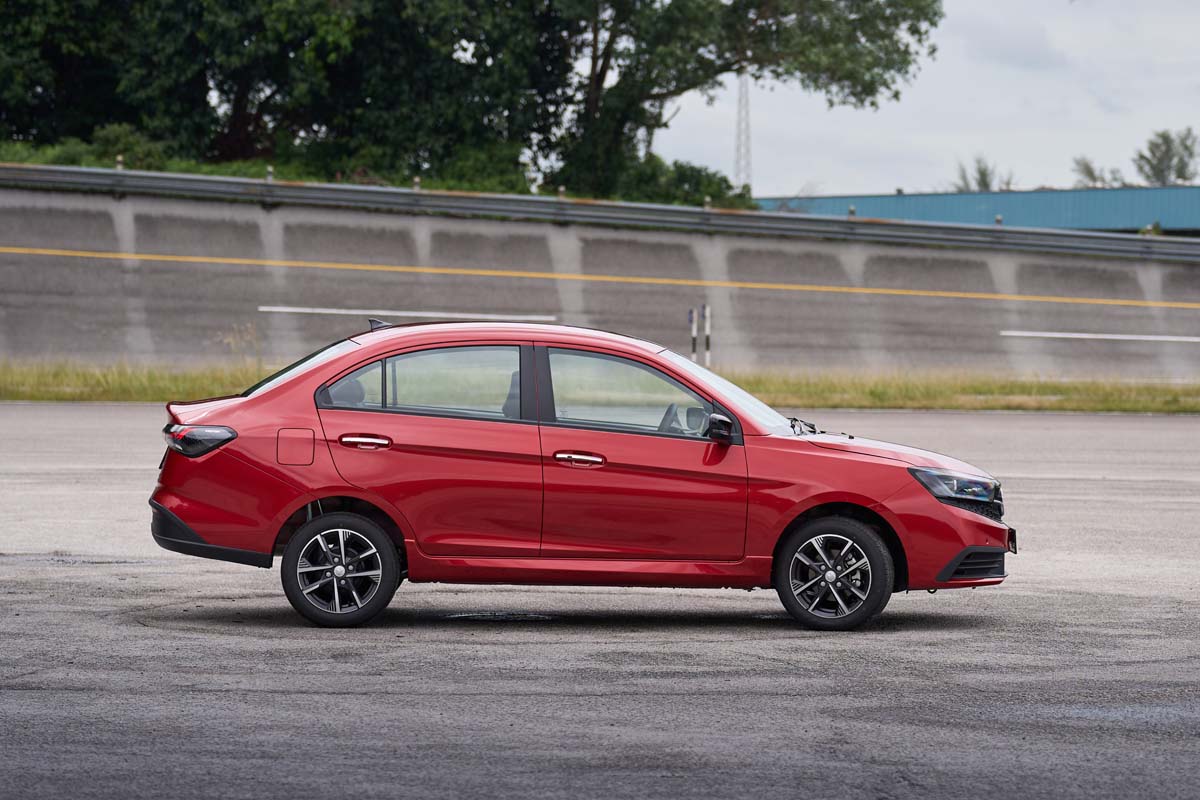 2025 Proton Saga 正式发布：提供三车型供选择、售价从 RM 41,888 起！