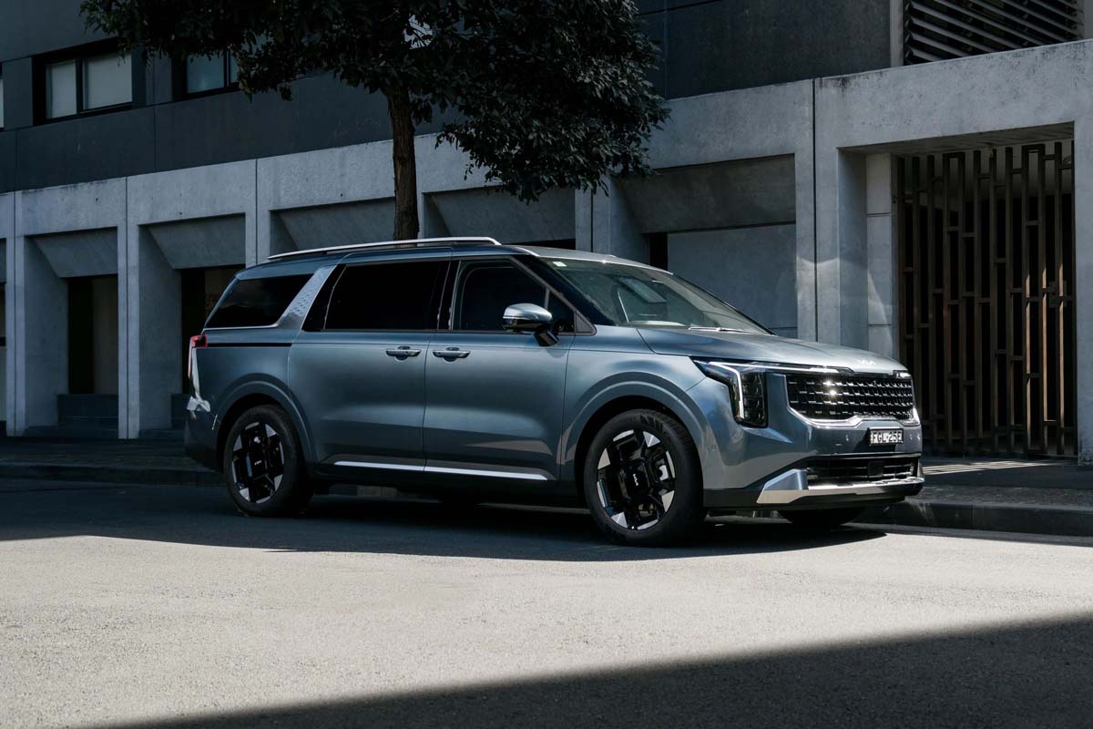 Kia Carnival 小改款预告登场，或追加全新 1.6L Turbo HEV 引擎！