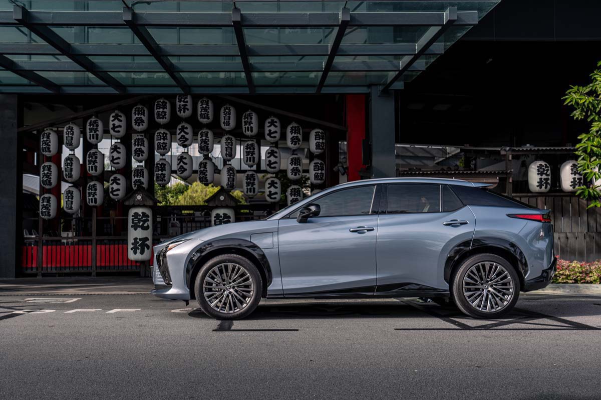 Lexus RZ450e 现在折扣高达 RM 180,000，现在仅售 RM 249,888
