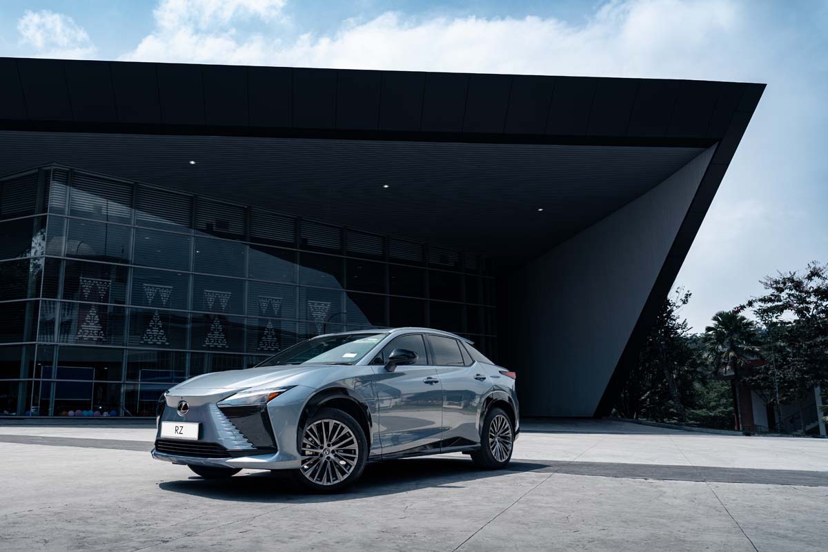 Lexus RZ450e 现在折扣高达 RM 180,000，现在仅售 RM 249,888