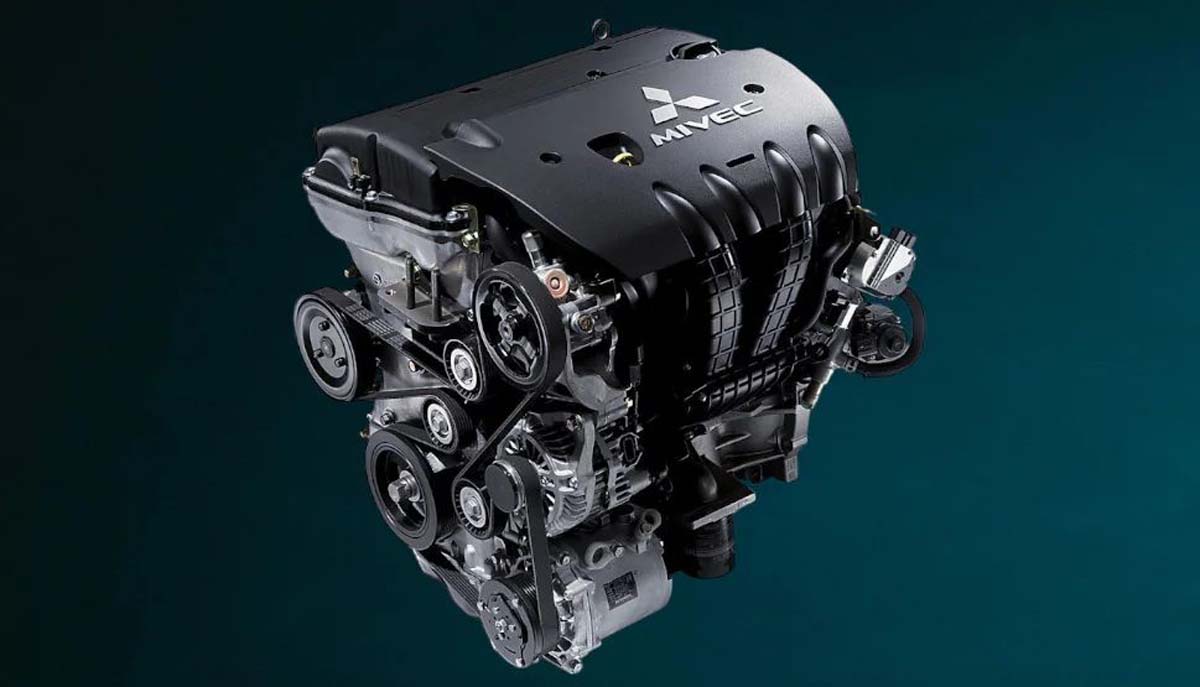 如果要选一具最能代表 Mitsubishi 在东南亚市场“耐操、好养、不挑油”哲学的引擎，4A91 几乎是绕不过去的名字。这具 1.5L 自然进气引擎并不追求华丽的数据，也不是为了性能而生，但正是这种务实取向，让它在多个国家、多个车型、多个使用场景下，经得起时间与里程的考验。

4A91 的开发可以追溯到 2000 年代中期，当时 Mitsubishi 正在为全球小型车与紧凑型家庭用车寻找一套全新的动力核心。这具引擎隶属于 4A9 系列，是 Mitsubishi 首批全面采用铝合金缸体与缸盖的量产自然进气引擎之一，目标非常明确：重量更轻、热效率更高，同时又不能牺牲耐用性。为了配合不同市场对排放与燃油品质的要求，4A91 在设计之初就锁定简单可靠的结构，而不是过度复杂的技术堆叠。

在结构上，4A91 采用直列四缸、DOHC 16 气门配置，并导入 Mitsubishi 标志性的 MIVEC 可变气门正时技术。这套系统并不是为了高转爆发，而是着重在日常转速区间优化进排气效率，让引擎在低至中转速时更顺、更省油。1,499 cc 的排量，搭配多点燃油喷射设定，使它能稳定输出约 104 至 105 hp 的马力，以及约 141 至 145 Nm 的扭矩。数字放在今天并不惊艳，但对一具家庭取向的自然进气引擎来说，这样的输出刚好落在“够用又不勉强”的区间。

真正让 4A91 站稳口碑的，是它在实际使用中的表现。自然进气设计让动力输出线性，没有涡轮迟滞的问题，加上压缩比与点火设定相对保守，对燃油品质的容忍度相当高，这也是为什么它在东南亚、中东等市场长期服役却少有大规模负面评价。只要按时保养，许多车辆在高里程状态下仍然能保持顺畅运转，这一点在商用、家庭与共享用途上尤其重要。

在现役车型方面，4A91 最广为人知的舞台，来自 Mitsubishi 在东南亚市场的两款主力车系。首先是 Mitsubishi Xpander，这款七座 MPV 以空间、舒适性与耐用度为卖点，4A91 在这里的调校重点放在中低转速的稳定输出，与 4 速自排、5 速手排或部分市场的 CVT 变速箱搭配，强调的是长时间载人、载物行驶下的可靠表现，而不是冲刺性能。对许多家庭与车队用户来说，这种“不会给你惊喜，但也不会给你惊吓”的动力特性，反而最值得信赖。

另一款则是定位更新世代的小型 SUV —— Mitsubishi Xforce。在 Xforce 上，4A91 统一搭配 CVT 变速箱，整体调校更偏向城市使用，转速控制更积极地维持在经济区间，强调平顺与油耗表现。虽然引擎本体与 Xpander 相同，但透过变速箱逻辑与隔音调校的差异，驾驶感受明显更安静、更细腻，也更符合 SUV 买家对日常舒适性的期待。

从技术角度来看，4A91 并不是一具为了改装或性能而存在的引擎。它的优势在于成熟度高、零件供应充足、维修门槛低，而且整体设计没有明显的结构性弱点。正因为如此，它才能在多个国家长期量产，并成为 Mitsubishi 在新兴市场最重要的动力支柱之一。

放在今天回头看，4A91 或许不再是最先进的存在，但它所代表的，是一种已经被市场反复验证的引擎哲学。对很多消费者来说，引擎不是用来炫耀参数，而是陪着一家人走过每天通勤、假日出游与多年生活的核心部件。从这个角度来看，Mitsubishi 4A91 能被称为三菱引擎的代表作之一，并不夸张。