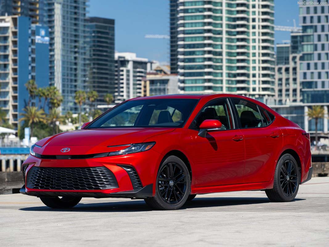 Toyota Camry 依旧是北美最畅销 Sedan,2025 年销量达 316,185 辆!