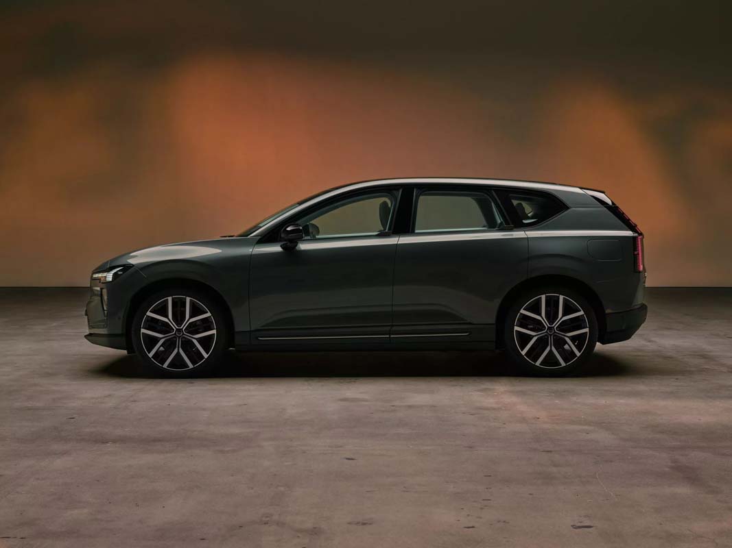 2027 Volvo EX60 正式现身:全球首款搭载 GEMINI AI 车款、WLTP 续航达 810 km