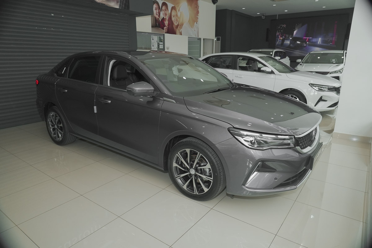 2026 Proton S70 实拍：全新 1.5L 四缸涡轮引擎、顶配车型配备无线 AACP！