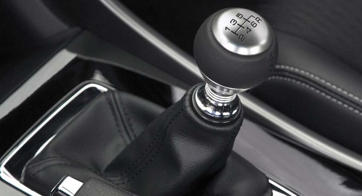 偷车贼试图偷窃一辆 Nissan Altima ，但是因为不会开手排所以无法把车开走