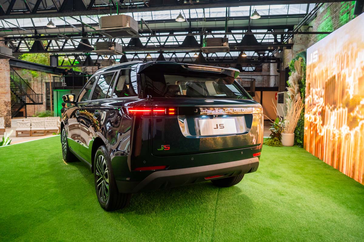 JAECOO J5 正式发布，售价只需要RM 108,000！现在订车RM3,000 Duit Raya 等你拿!