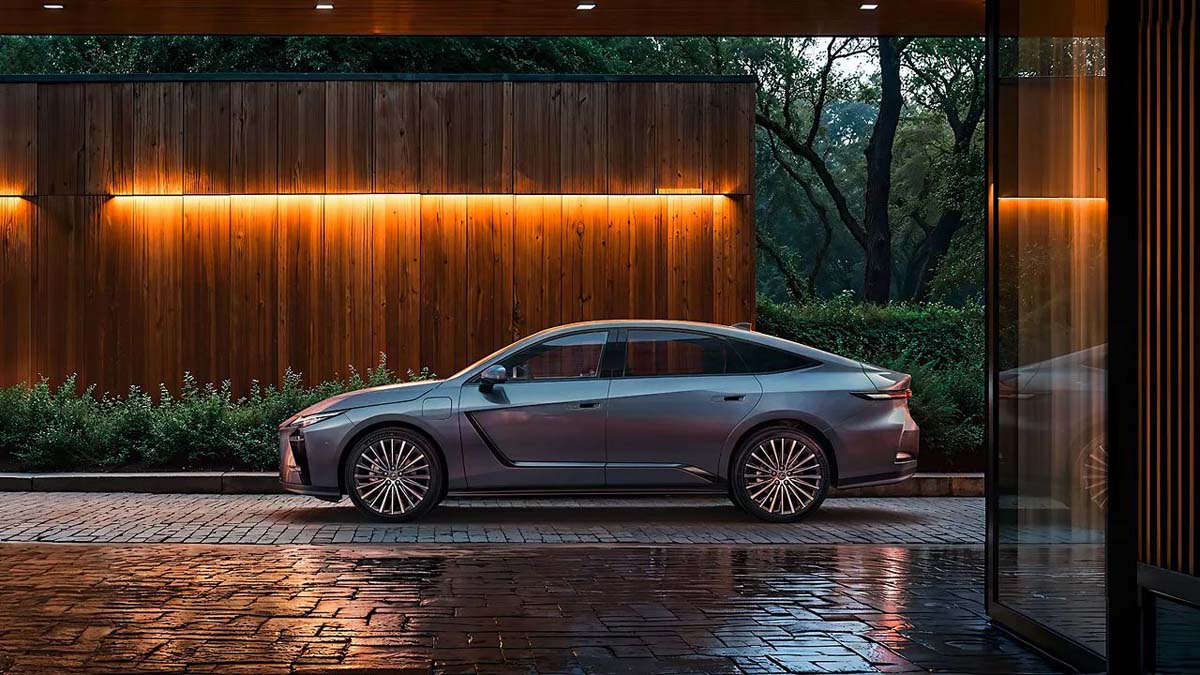 2026 Lexus ES 改头换面，日本E-Class 具备纯电/混动双动力选择！