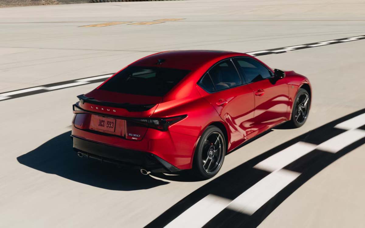 传闻：2026 Lexus IS300 官方将引进我国、搭载2.0L涡轮引擎！