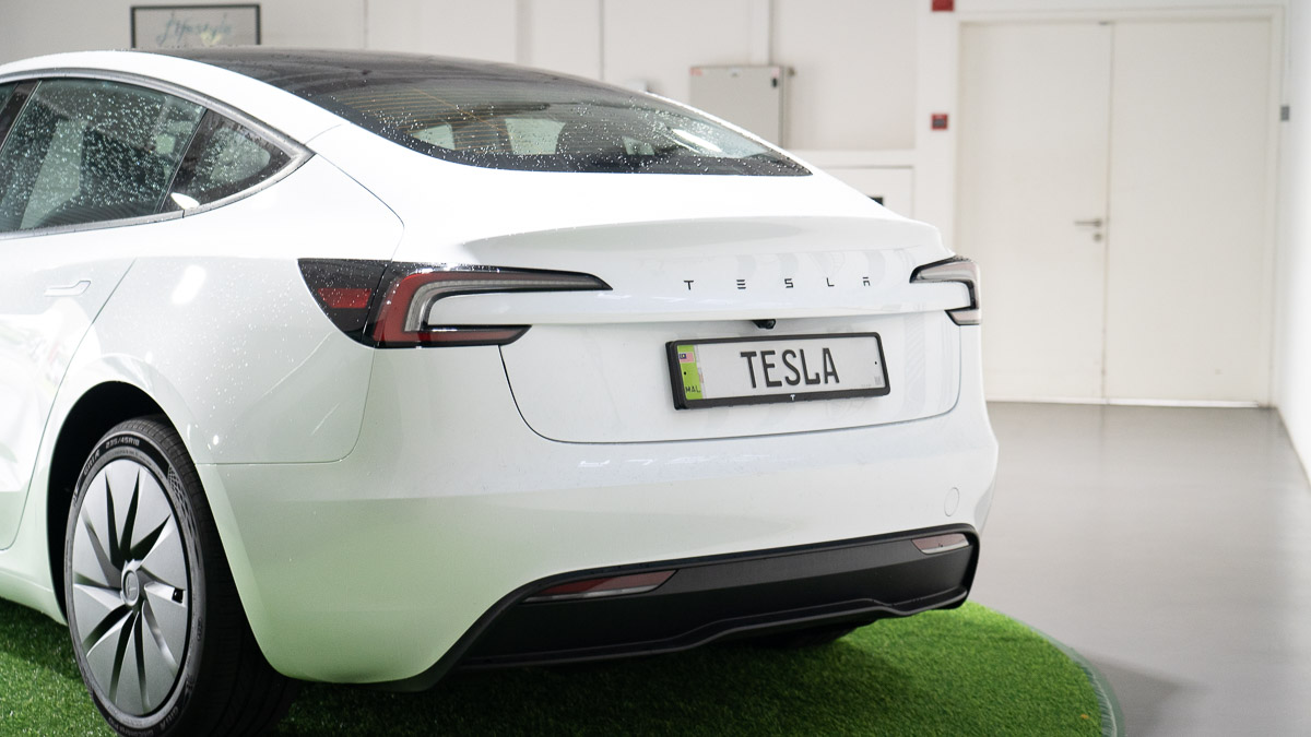 Tesla Model 3 RWD Standard 实拍：比 Corolla 更便宜的特斯拉值不值得买？