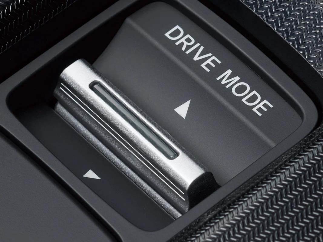 2026 Honda Civic 升级版无预警日本登场：平均油耗可达24.2 km/L、新增S+ Shift黑科技！