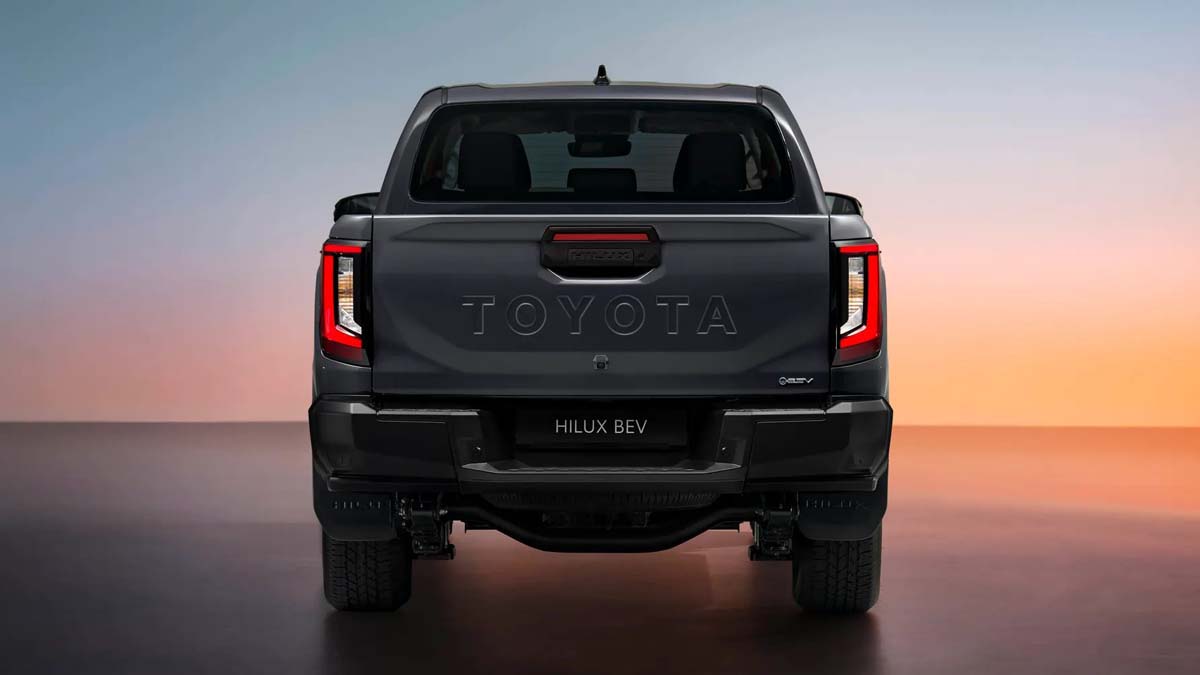 2026 Toyota Hilux BEV 正式登陆我国:最大载重750 kg、WLTP 续航240 km,本地售价RM 226,300