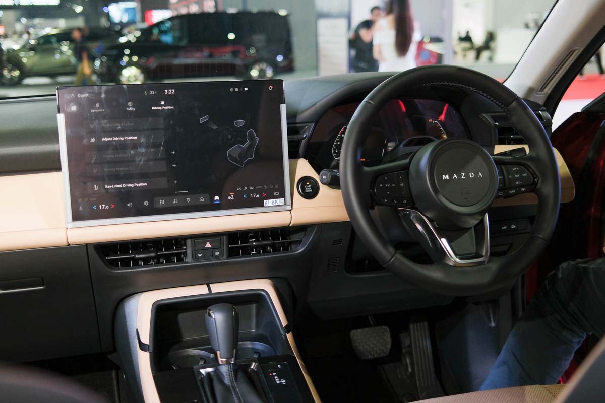 Mazda 表示新一代触屏使用界面更符合人体工学、将减少驾驶者分心!