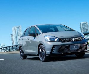 Honda Fit 二度小改正式发布！外观更运动、车系重新调整，经典掀背再进化