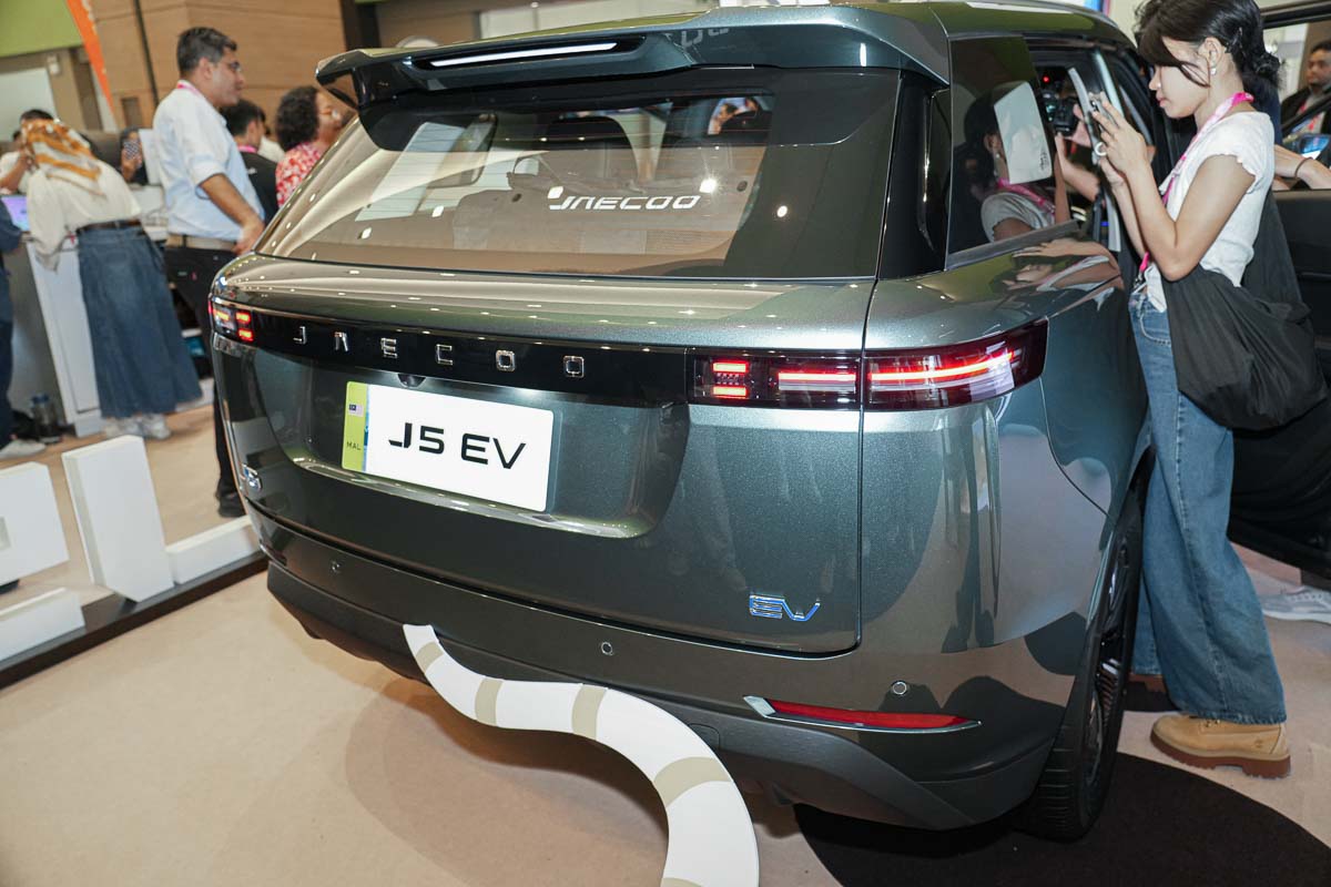JAECOO J5 EV 大马首次公开亮相：WLTP 续航 402 km、CATL 电池、宠物友善设计，今年内正式发布！
