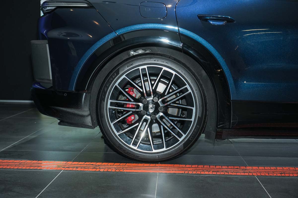Porsche Cayenne Turbo Electric 正式登场：1,156 Hp 马力、0-100 km/h 仅需 2.5 秒，史上最强 Porsche 量产车！