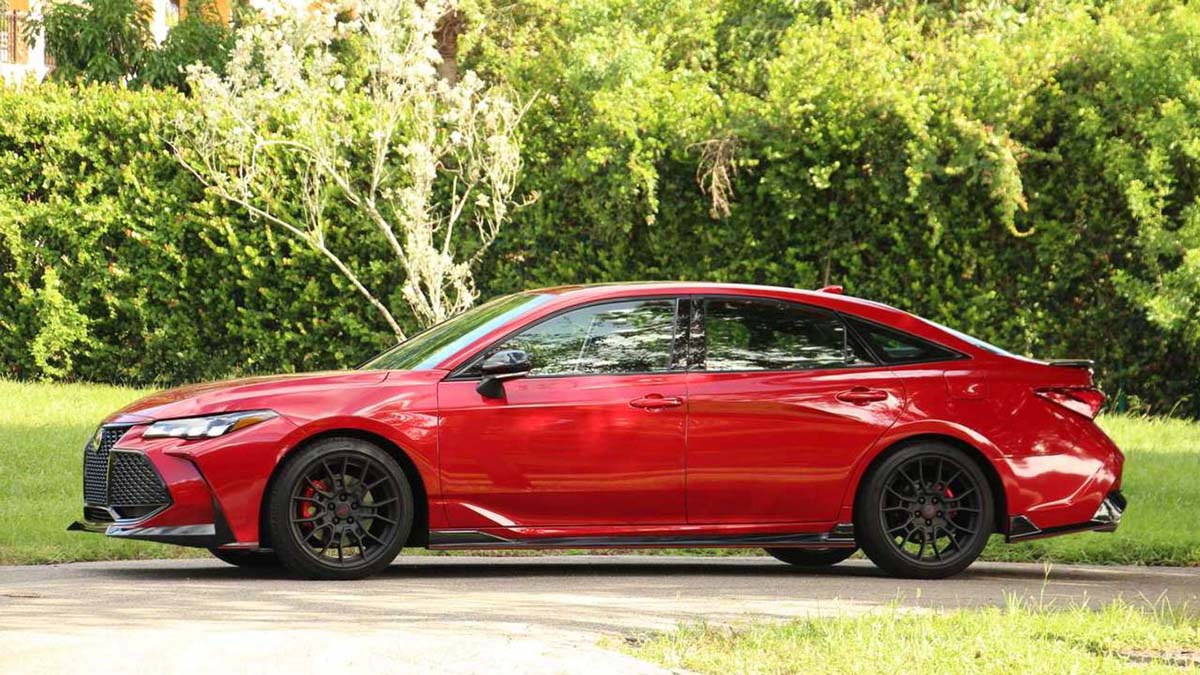 2026 Toyota Avalon 现身:比 Camry 更大、更像 Toyota Crown!