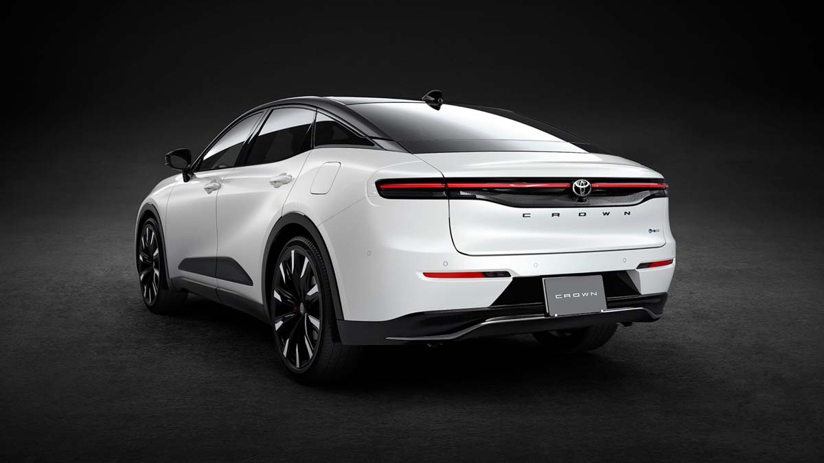 2026 Toyota Crown Crossover 小改款曝光!换上全新双色车身设计、配备升级,最快今夏日本发布
