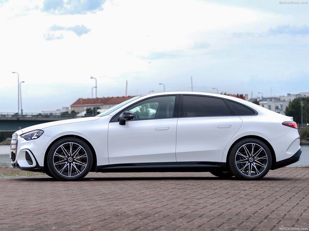 Mercedes-Benz 承认取消实体按键走得太远：未来新车将重新加入常用按钮