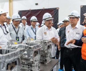 MITI 部长希望外国车企效仿Proton与Geely：不只卖车，还要转移技术和发展本地供应链
