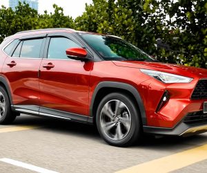2026 Toyota Yaris Cross HEV 大马试驾：111 PS不快，但省油、舒服才是它真正的卖点！