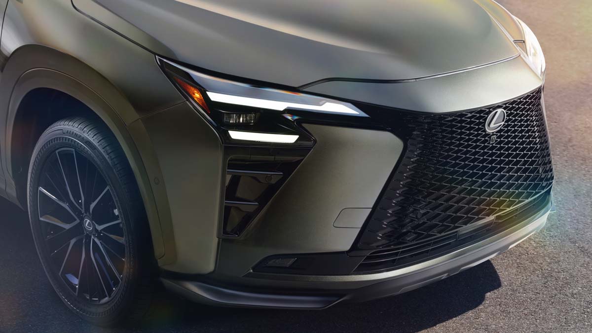 2027 Lexus NX 正式亮相！ 作为 Lexus 旗下最重要的中型豪华SUV之一，全新NX虽然没有进行大幅度外观重新设计，但在动力系统、座舱科技、底盘调校以及豪华体验方面迎来全面升级，希望继续保持在豪华SUV市场的竞争力。