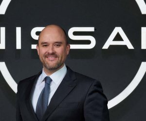 Nissan CEO Ivan Espinosa 每天开 Nissan Z 上班：原来掌舵日产的是一位真正车迷！