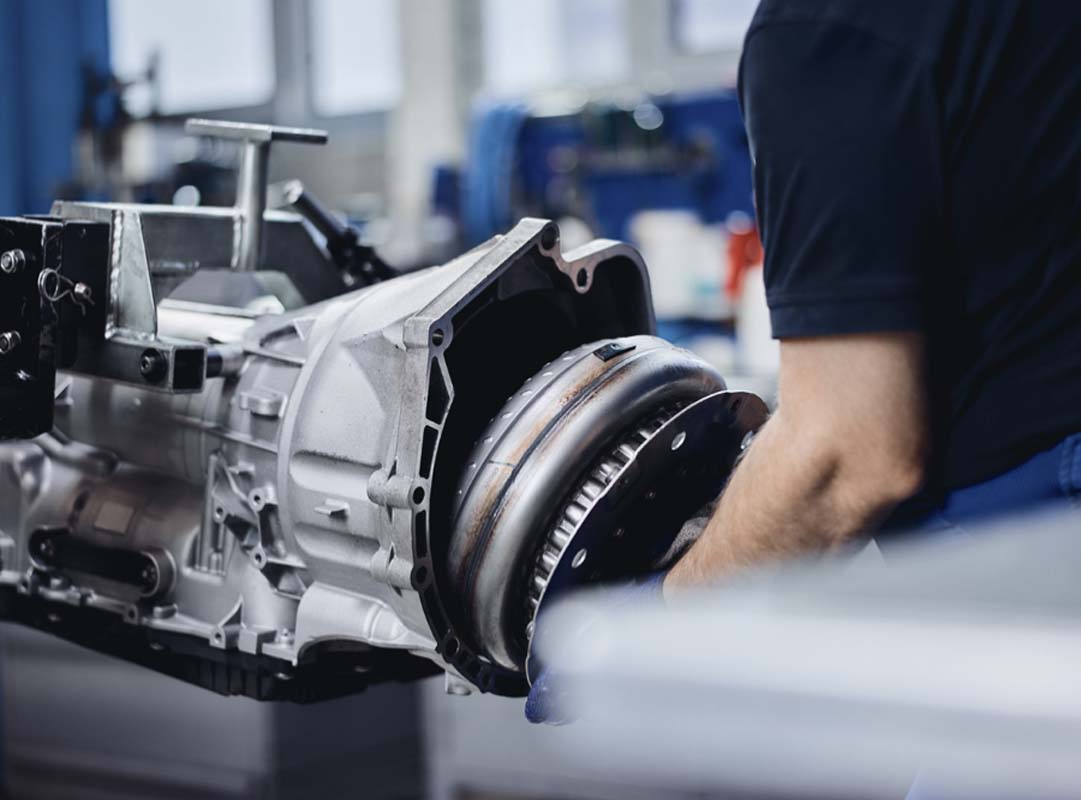 ZF提醒:电车同样需要换油!8HP Gen4、Tesla电驱桥都有专属保养方案