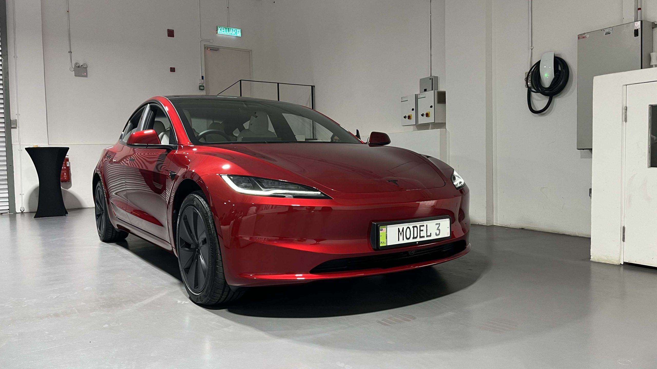 Tesla Model 3 入门版升级16寸中控屏幕,价格不变!RM149,000起