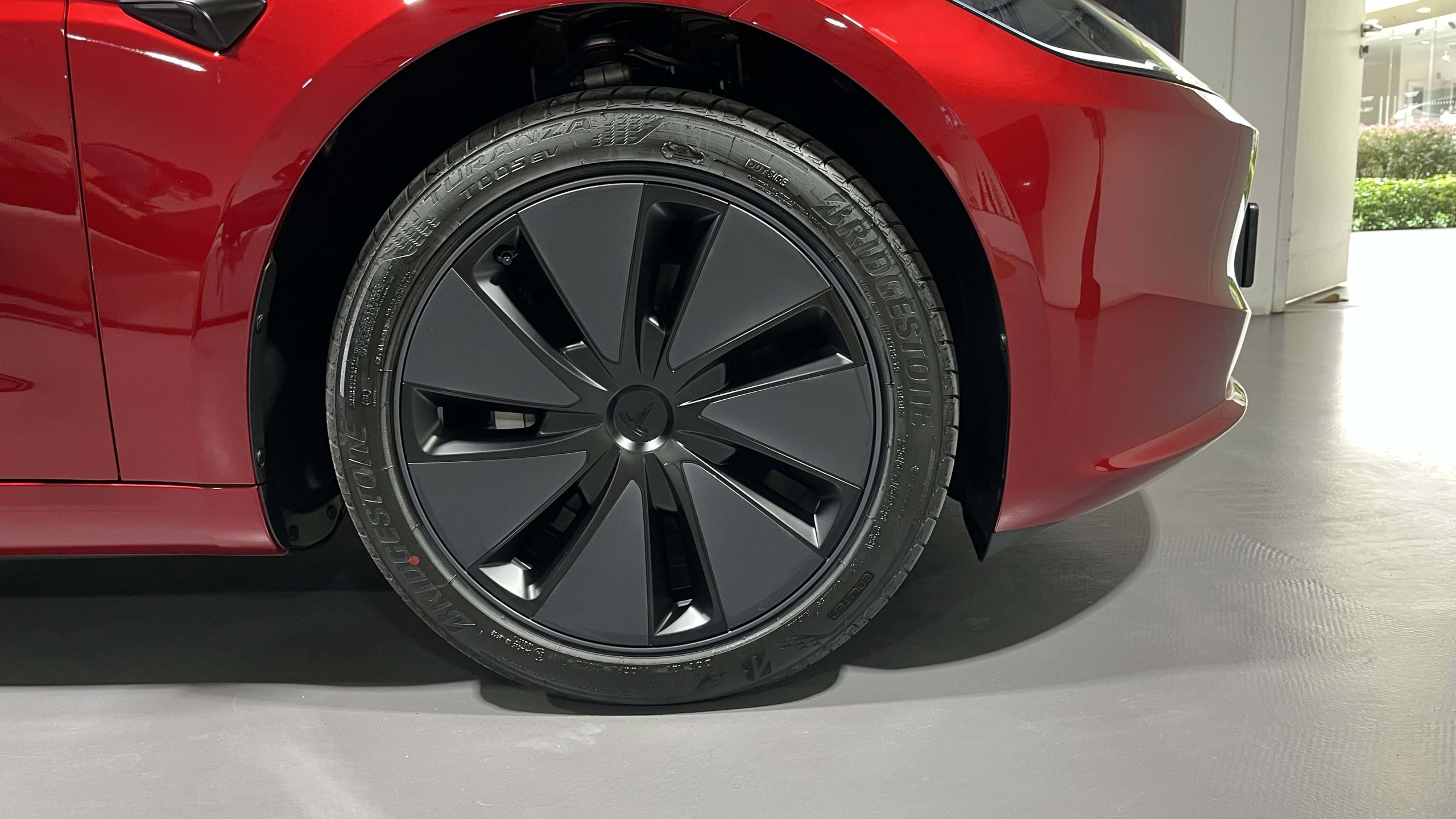 Tesla Model 3 入门版升级16寸中控屏幕,价格不变!RM149,000起