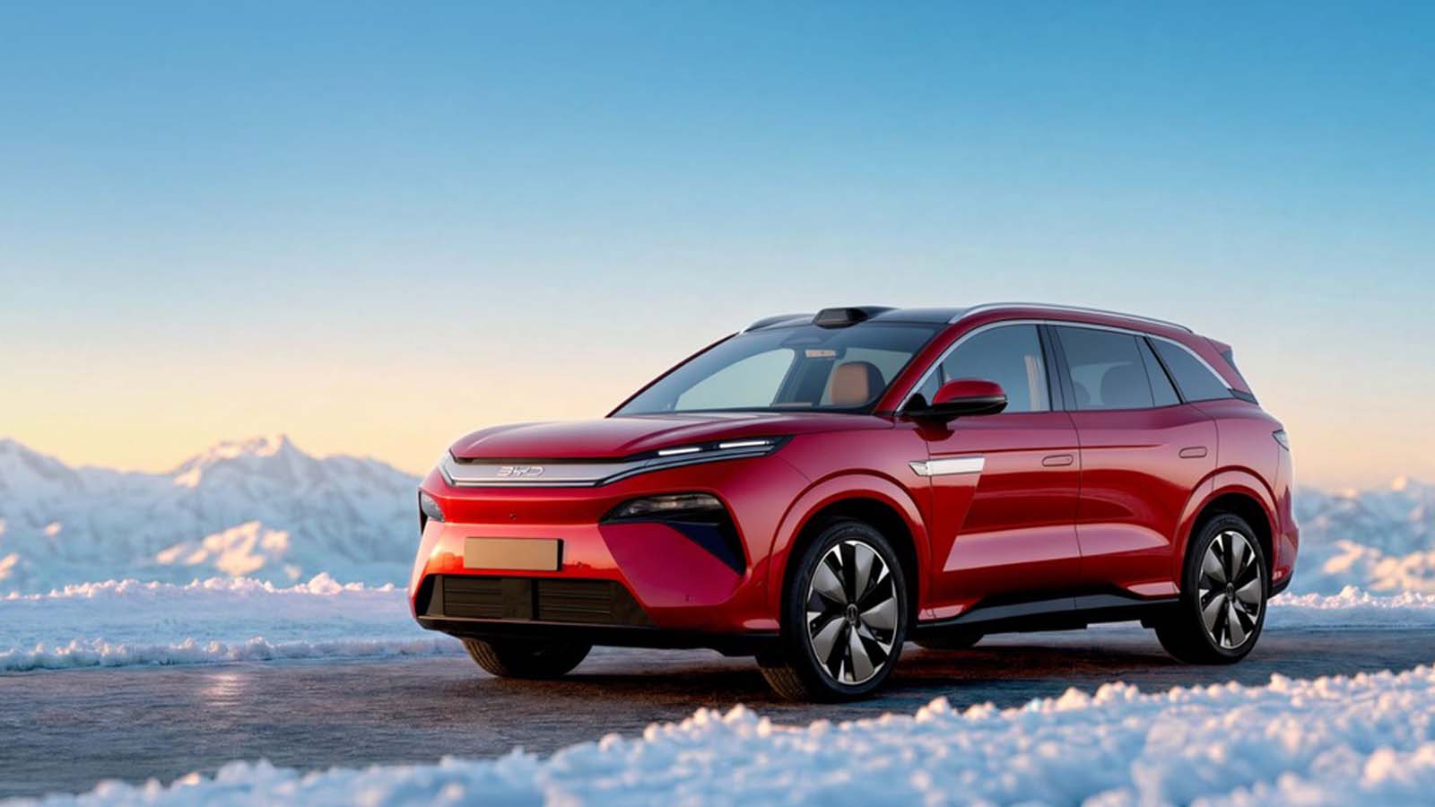 BYD Atto 8 正式亮相:775 Hp 七人座纯电 SUV、续航653 km,充电9分钟就能接近满电!